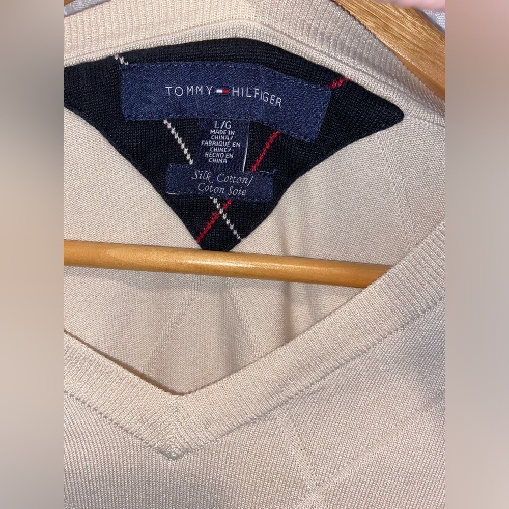 2/49$ Men’s Tommy Hilfiger Silk blend beige V neck Knit sweater‎ Sz Large - Picture 4 of 7